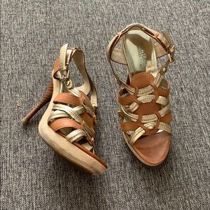 🟢 Michael Kors tan Gold Sandals Heels